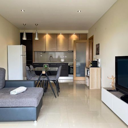 אולוס די אגווה One Bedroom Apartment - Olhos De Gua - Next To The Supermarket Intermarch מראה חיצוני תמונה